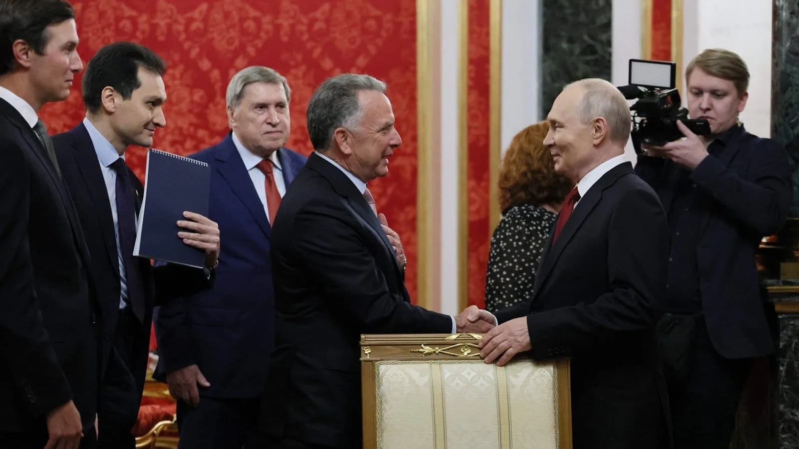 Enviados de Trump dialogan con Putin sobre posible acuerdo