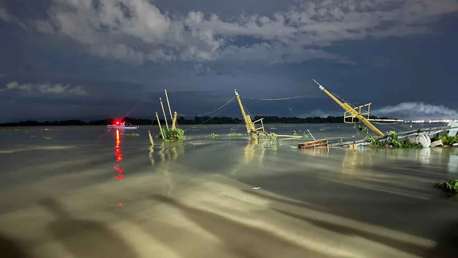 El Morgan, icónico barco turístico, se hundió en el río