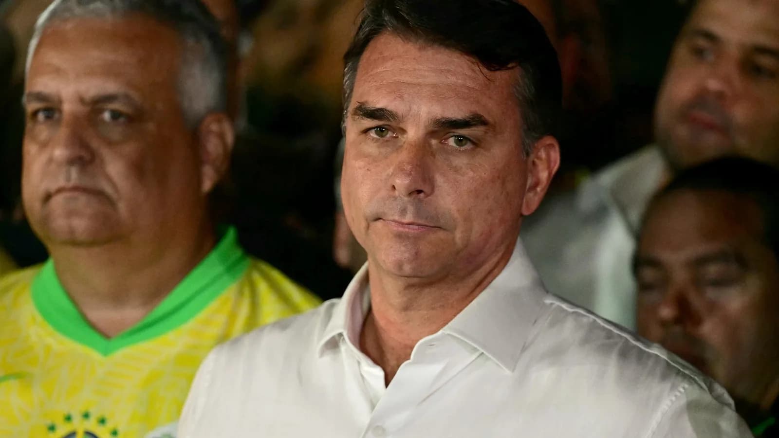 Flávio Bolsonaro habría huido a EE.UU. tras perder