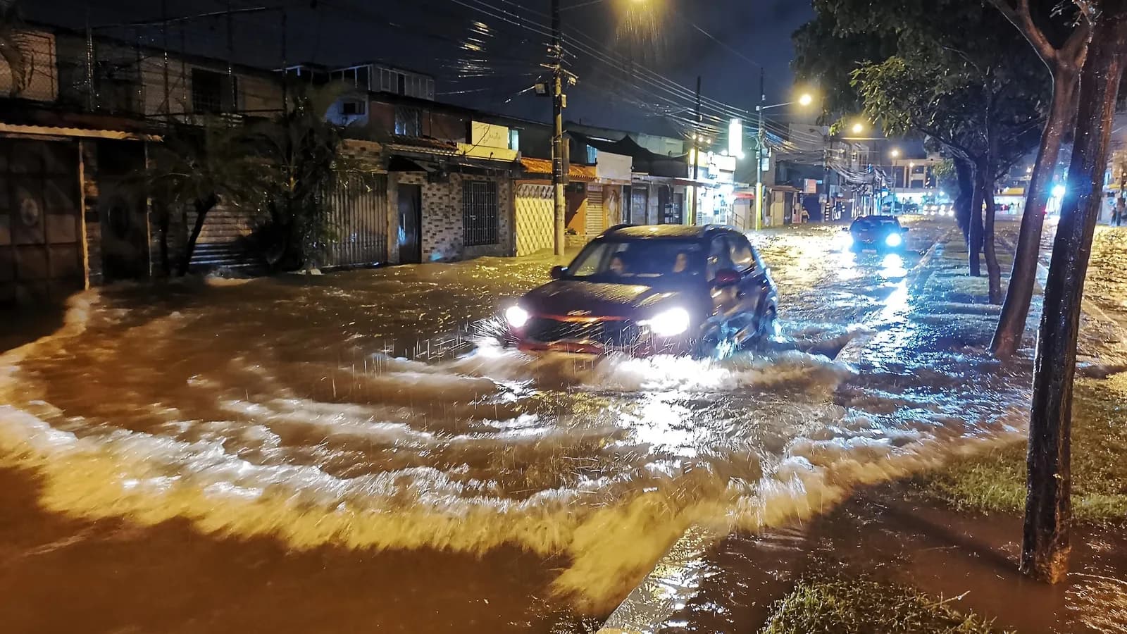 Gobierno activa COE Nacional por lluvias intensas y avance