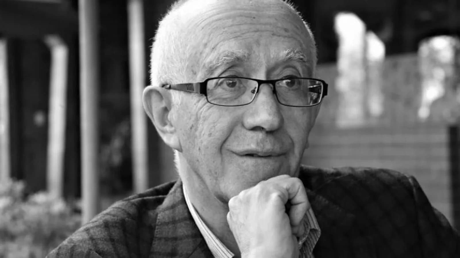 Fallece Iván Carvajal, referente del pensamiento literario