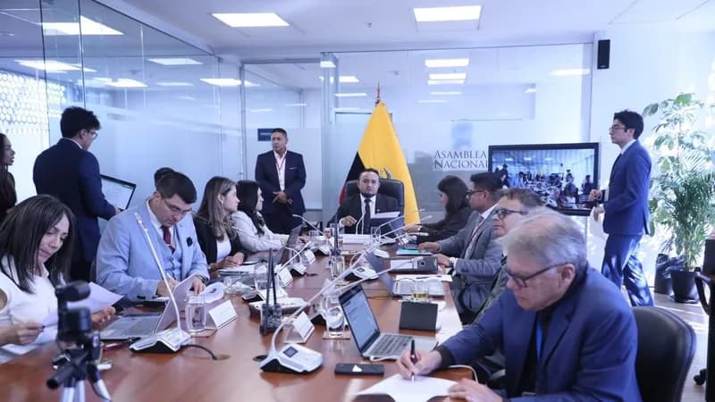 Asamblea revisa patrimonios de alcaldes y prefectos en