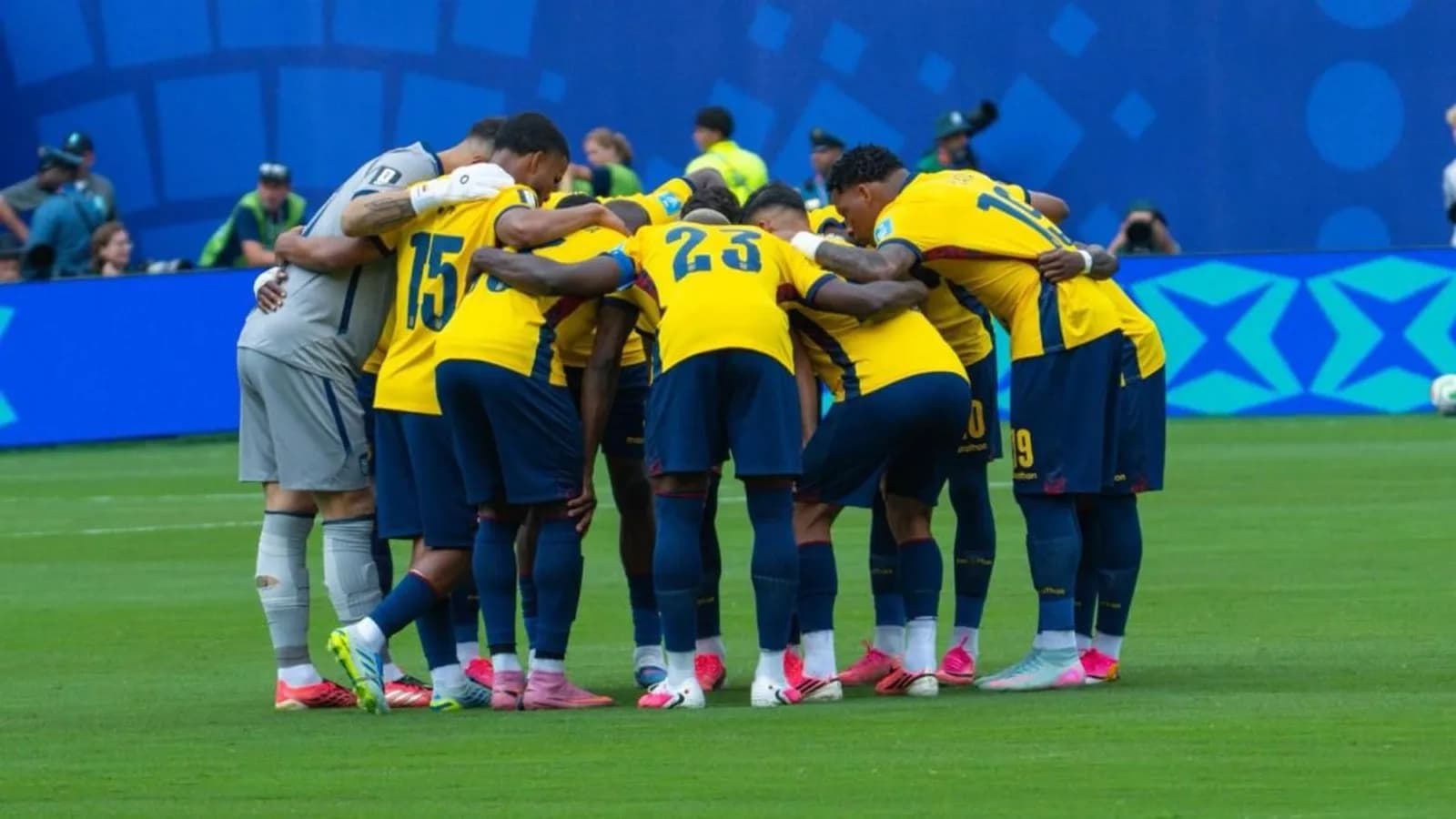 Ecuador enfrenta crisis de lesiones y bajas antes de nuevo