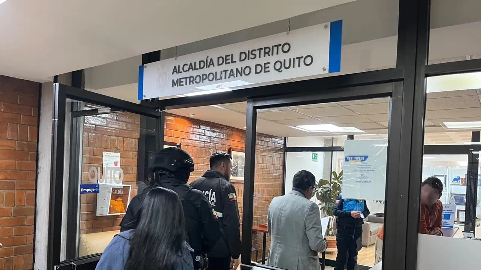 Fiscalía allana Municipio de Quito por peculado en contratos