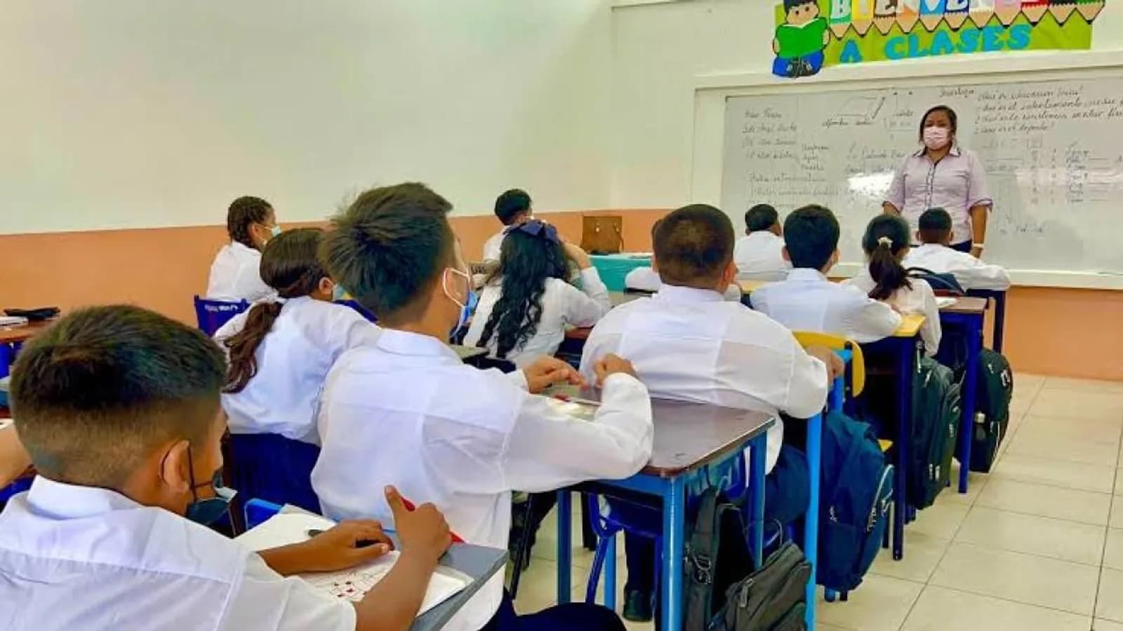 Qué no pueden cobrar las escuelas y colegios a estudiantes