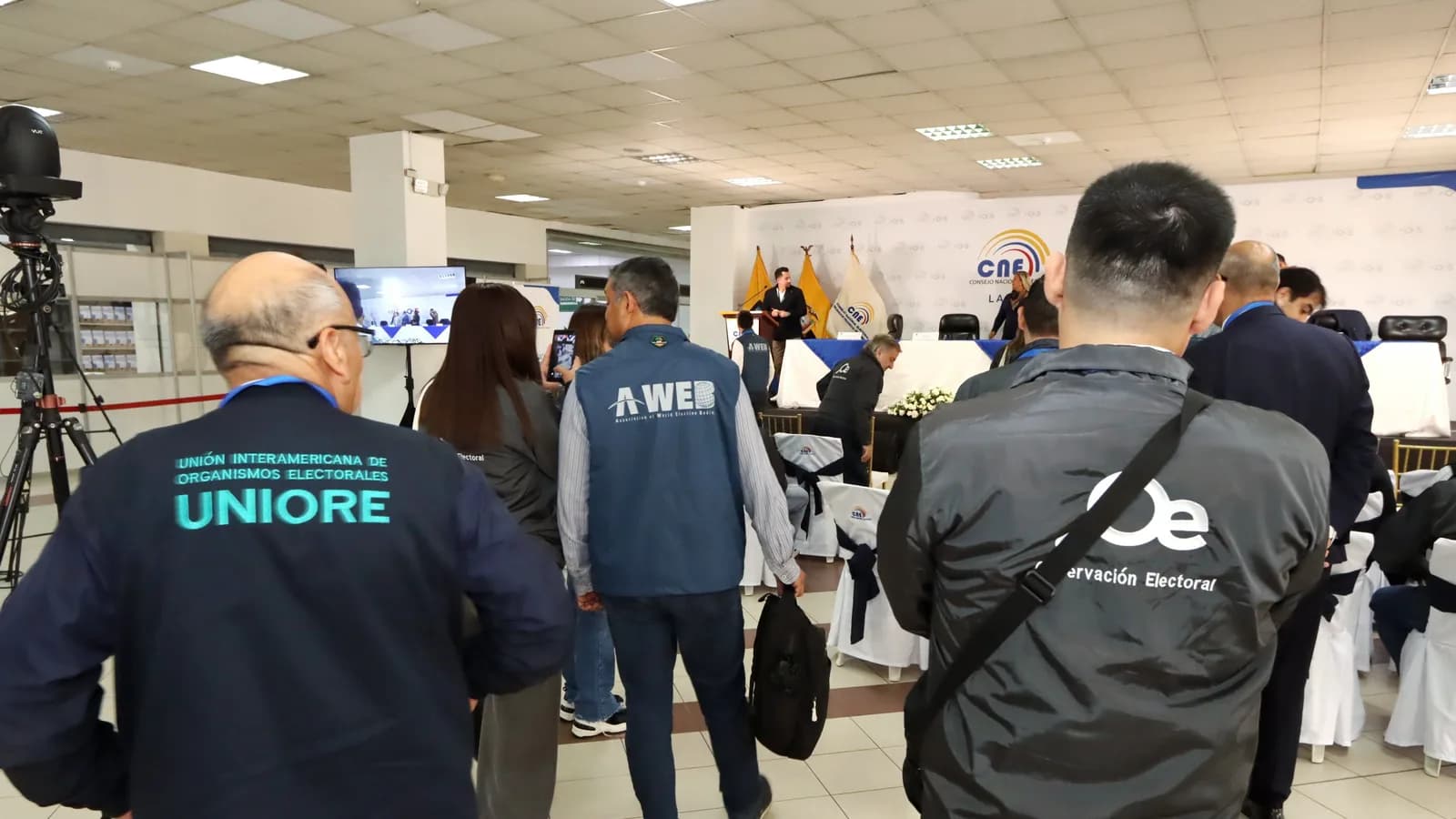 Ecuador acredita observadores internacionales para las