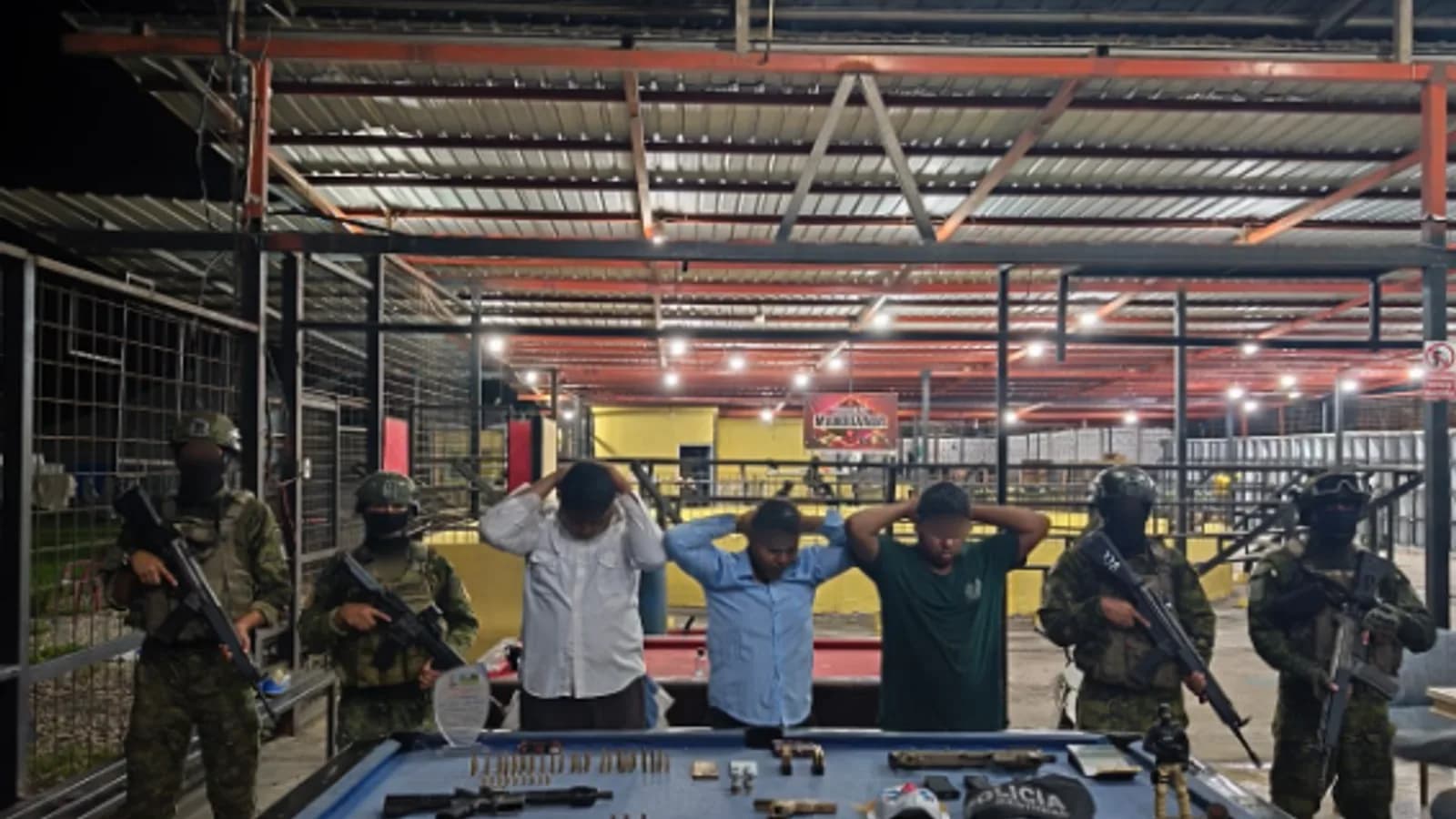 Ejército decomisa arsenal en hacienda de Milagro vinculada
