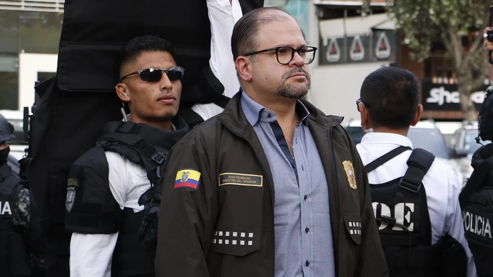 Ministro Reimberg defiende hundimiento de embarcaciones por