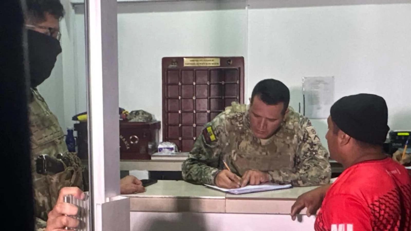 Destruyen barco ecuatoriano acusado de narcotráfico en