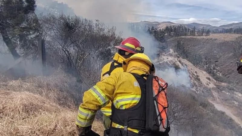 Incendio forestal activo en Tumbaco requiere despliegue de