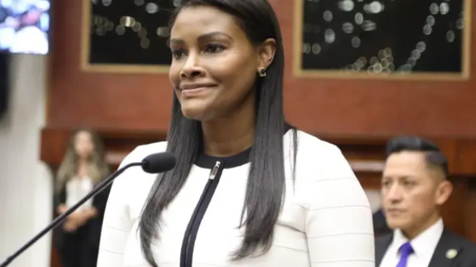 Diana Salazar publica libro sobre su gestión como Fiscal